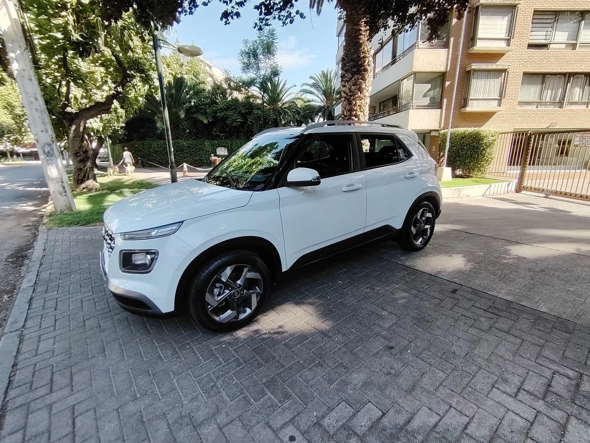 HYUNDAI Venue 1.6 QX PLUS 4X2 MT 5P 2024 - Imagen 4