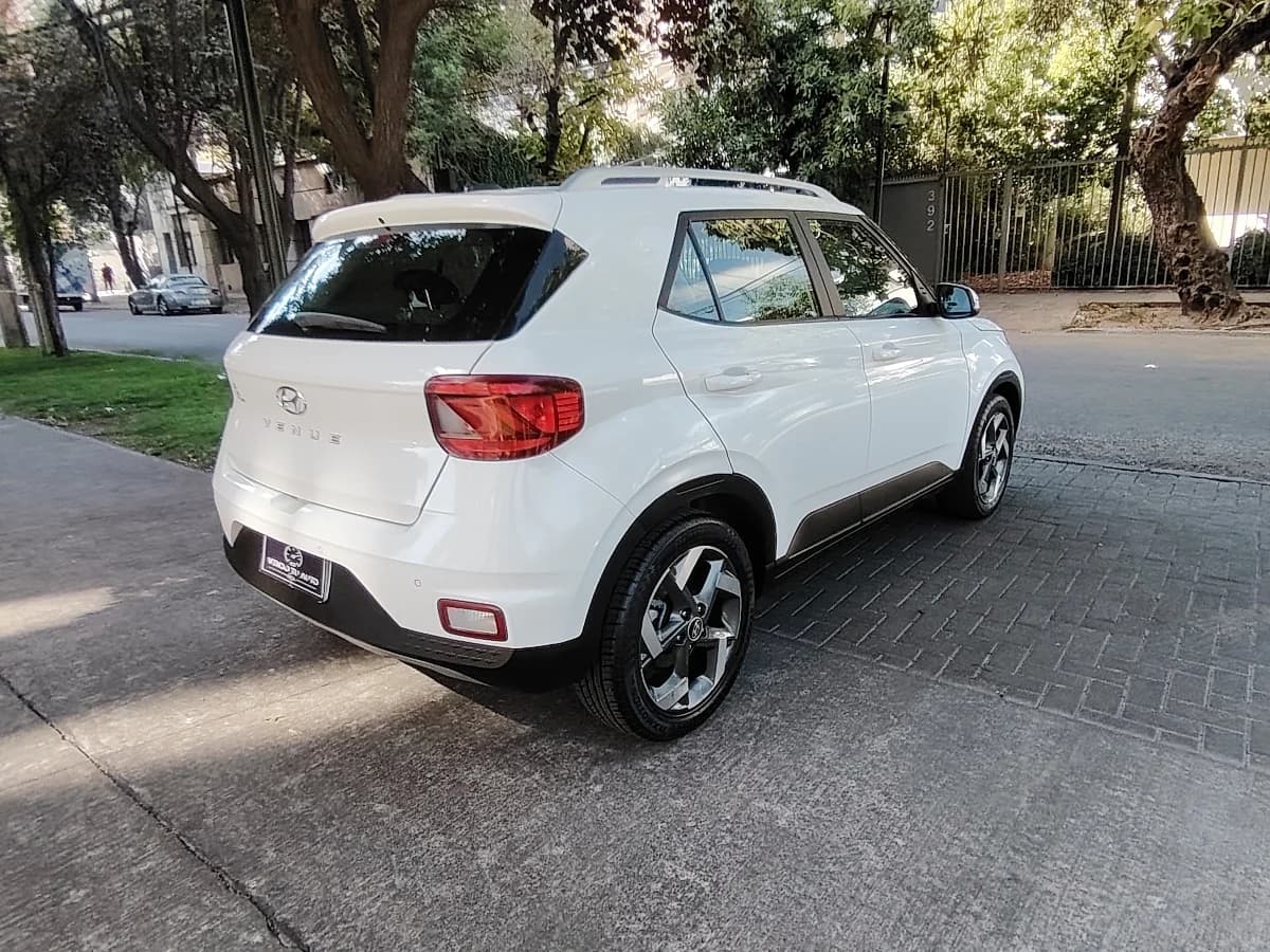 HYUNDAI Venue 1.6 QX PLUS 4X2 MT 5P 2024 - Imagen 8