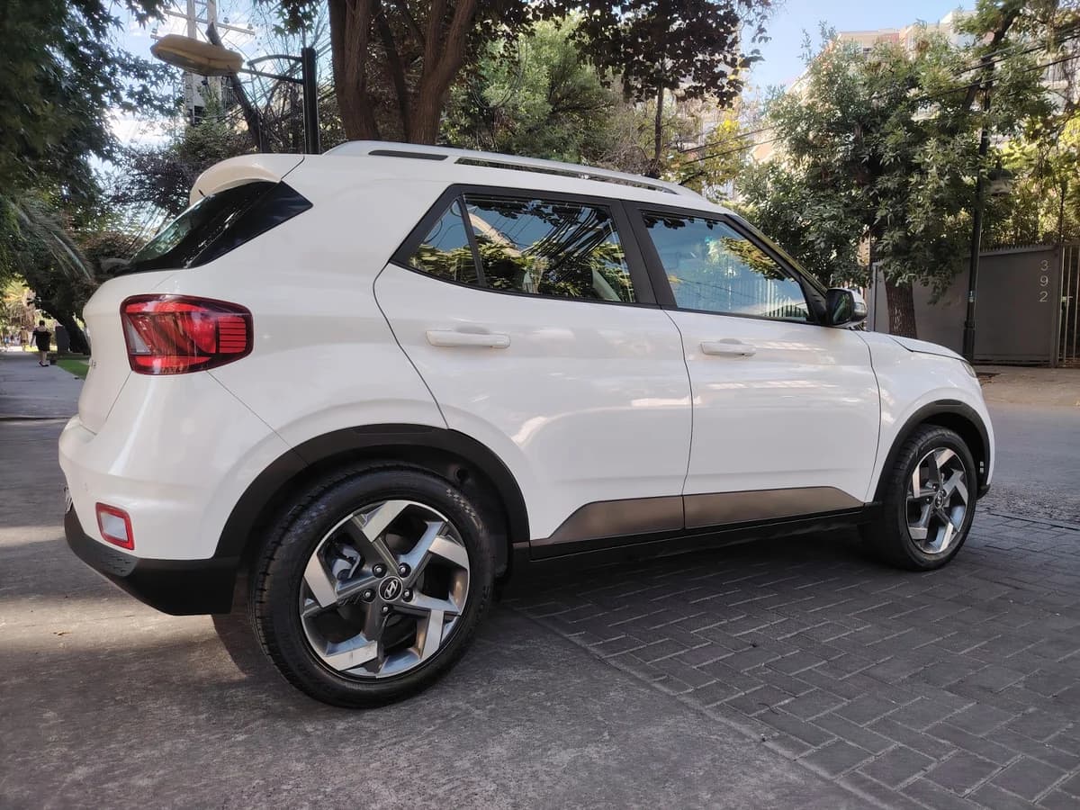 HYUNDAI Venue 1.6 QX PLUS 4X2 MT 5P 2024 - Imagen 10
