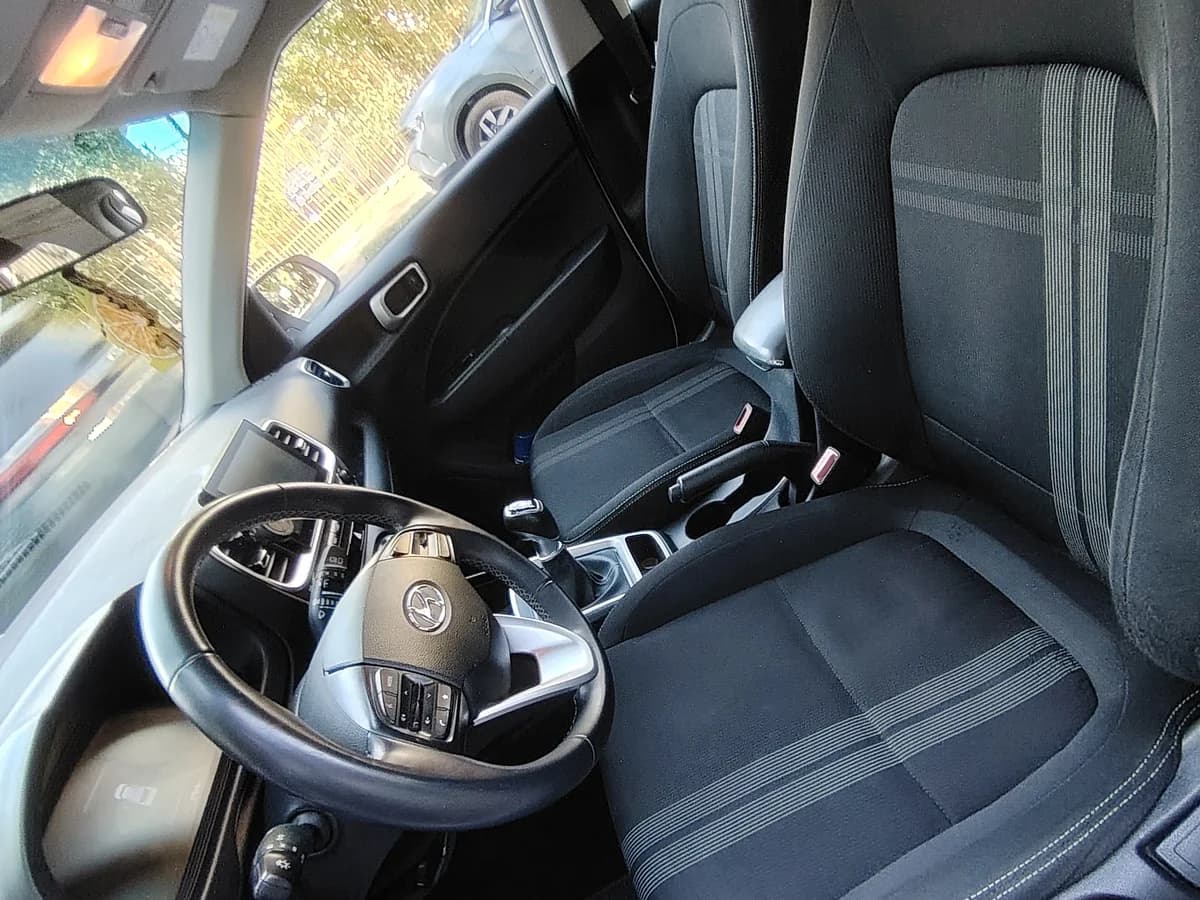 HYUNDAI Venue 1.6 QX PLUS 4X2 MT 5P 2024 - Imagen 19