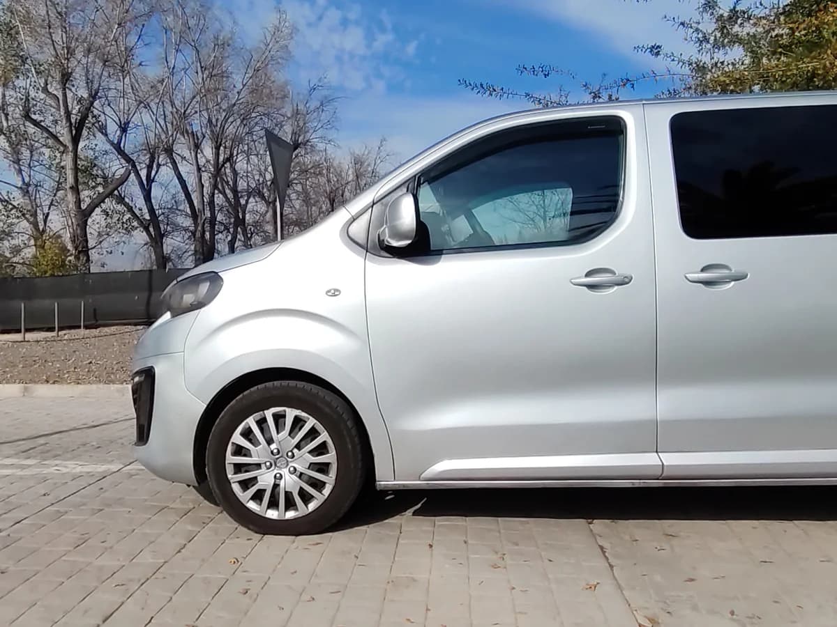 PEUGEOT Traveller BLUEHDI 2019 - Imagen 2