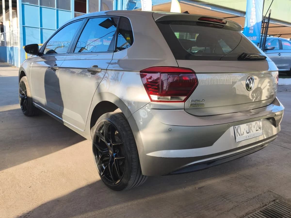 VOLKSWAGEN POLO CONFORTLINE 2018 - Imagen 3