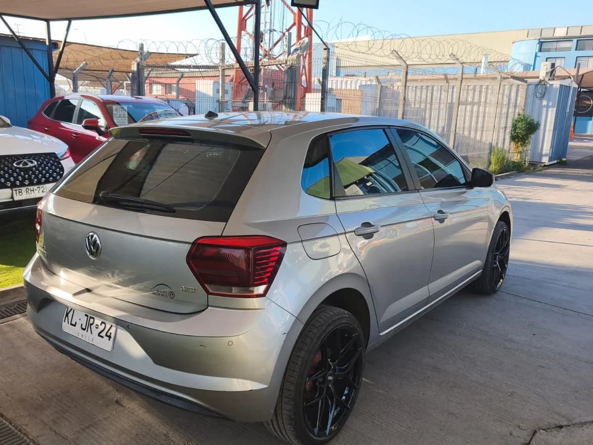 VOLKSWAGEN POLO CONFORTLINE 2018 - Imagen 4