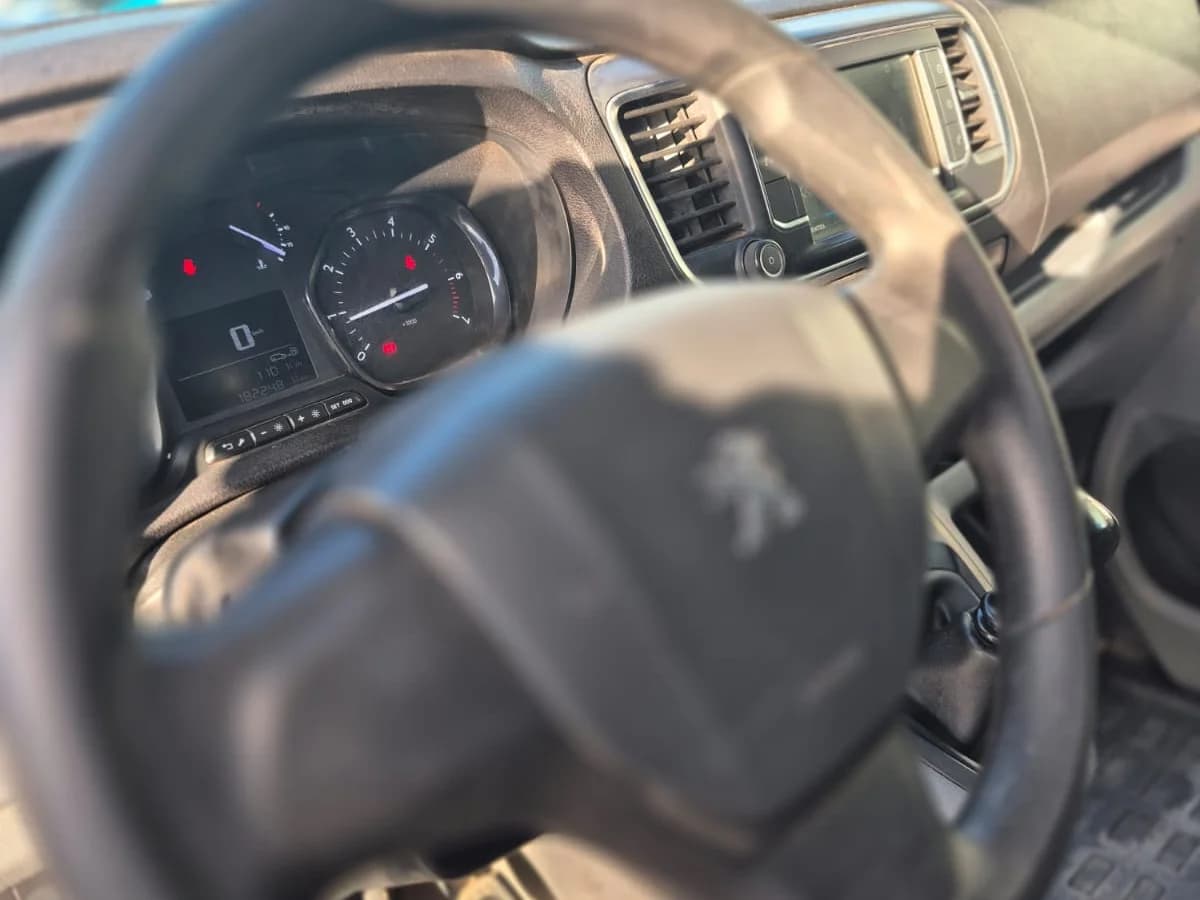 PEUGEOT Expert 2.0 PREMIUM DIESEL 4X2 FURGON 150HP MT 5P 2021 - Imagen 17