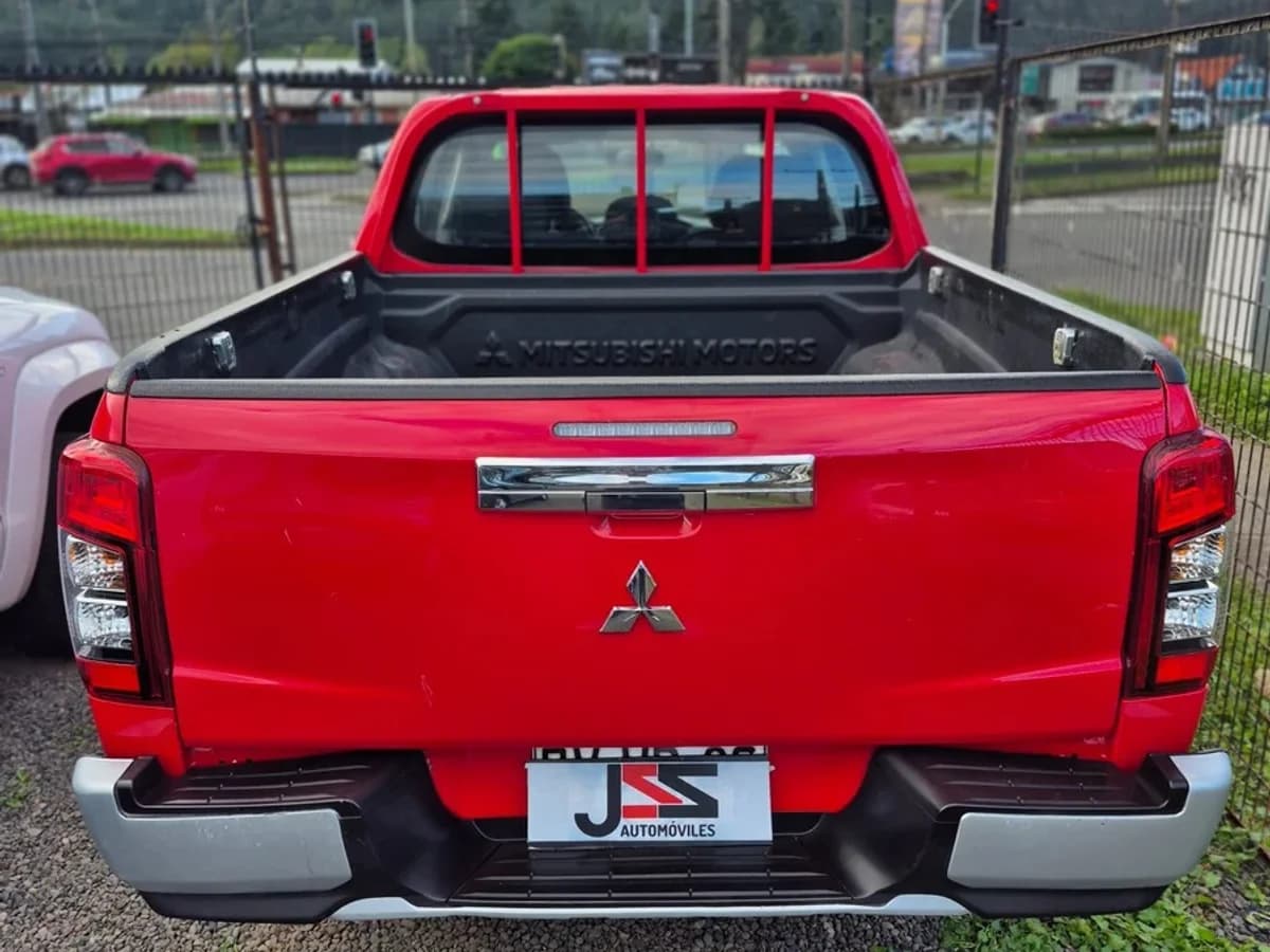 MITSUBISHI L200 2.4 2022 - Imagen 6