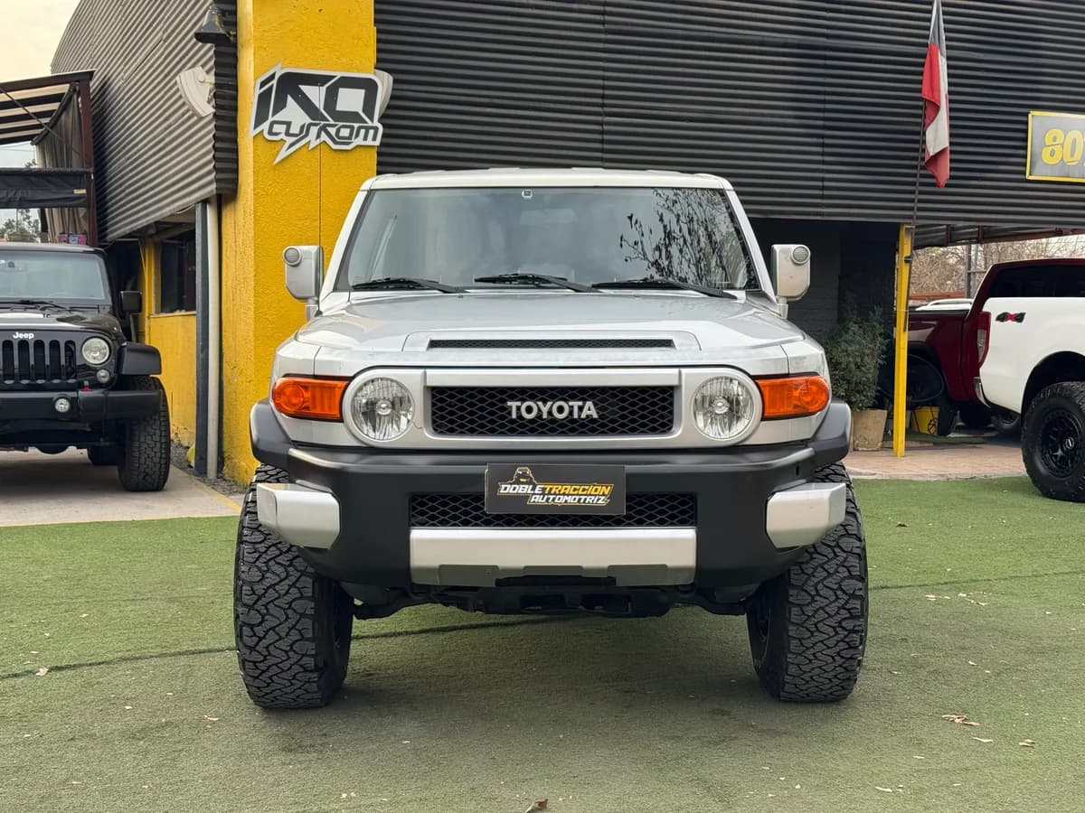 TOYOTA FJ CRUISER LIMITED 4X4 4.0 AUT 4.0 V6 2008 - Imagen 2