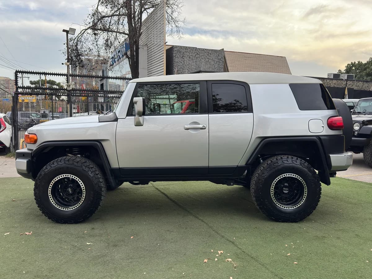 TOYOTA FJ CRUISER LIMITED 4X4 4.0 AUT 4.0 V6 2008 - Imagen 4