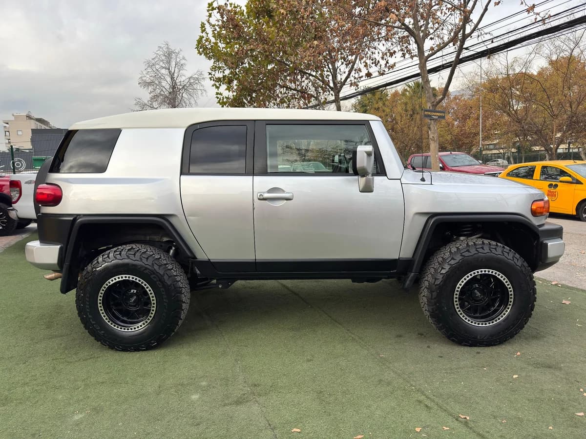 TOYOTA FJ CRUISER LIMITED 4X4 4.0 AUT 4.0 V6 2008 - Imagen 8