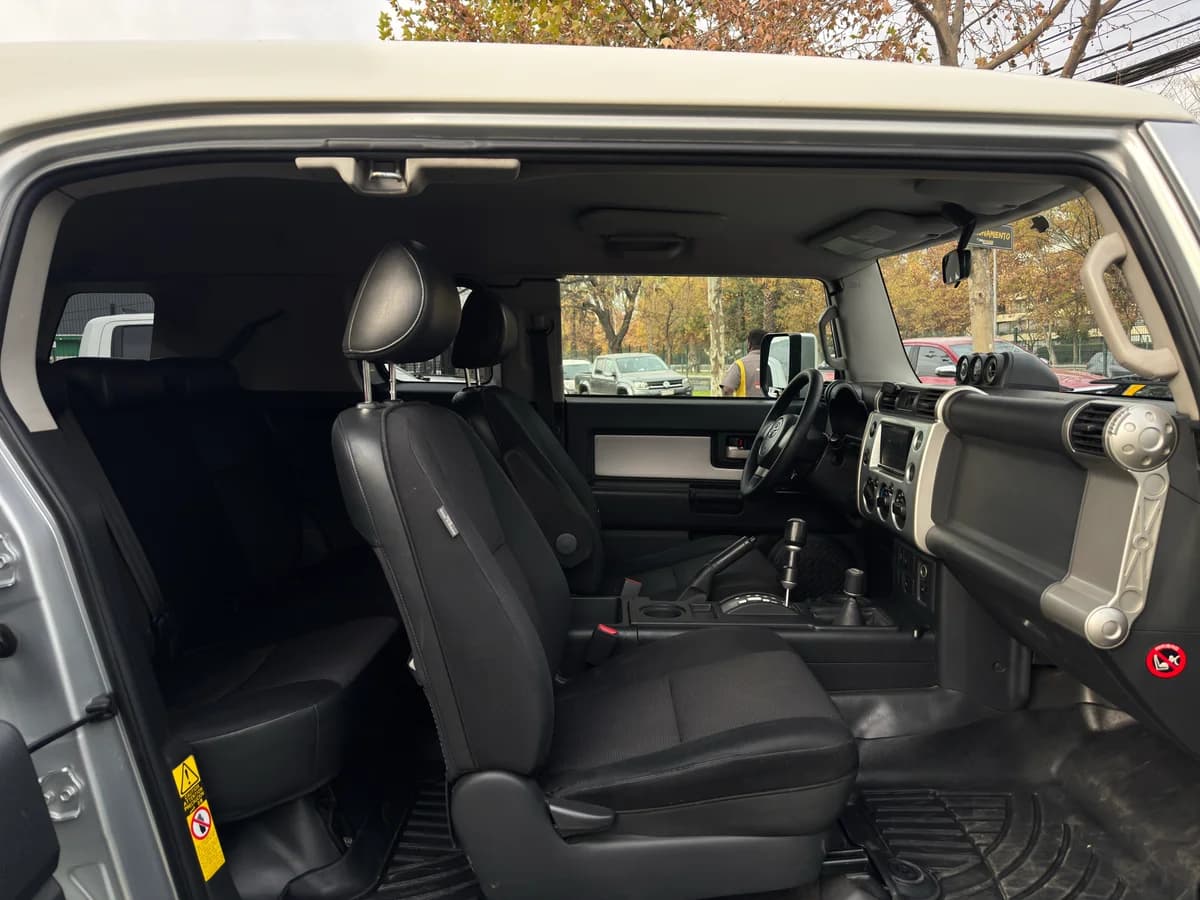 TOYOTA FJ CRUISER LIMITED 4X4 4.0 AUT 4.0 V6 2008 - Imagen 18