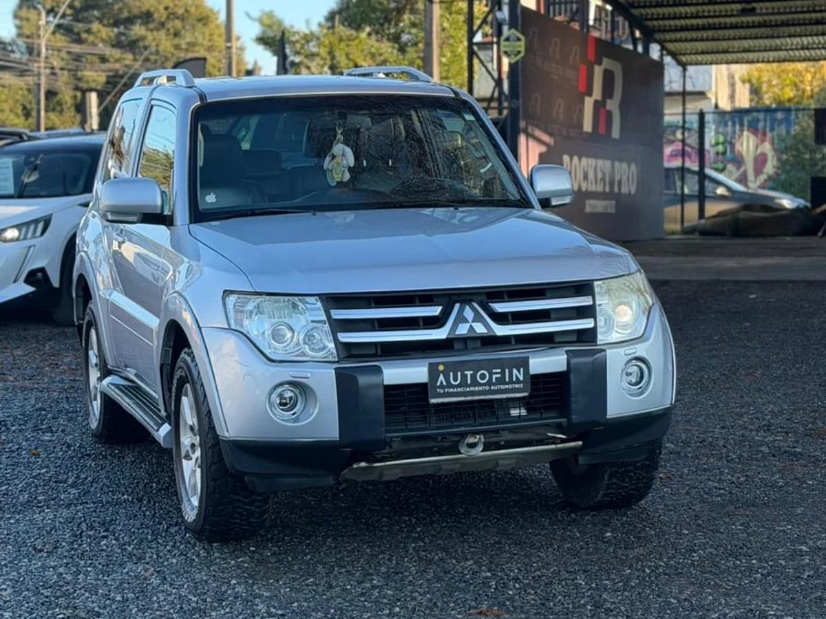MITSUBISHI Montero 3.2 CR DIESEL 4X4 AT 3P 2011 - Imagen 1