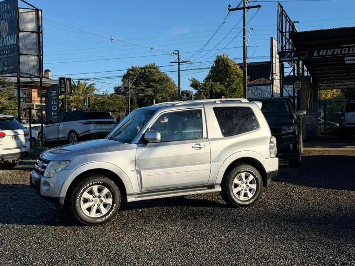 MITSUBISHI Montero 3.2 CR DIESEL 4X4 AT 3P 2011 - Imagen 3