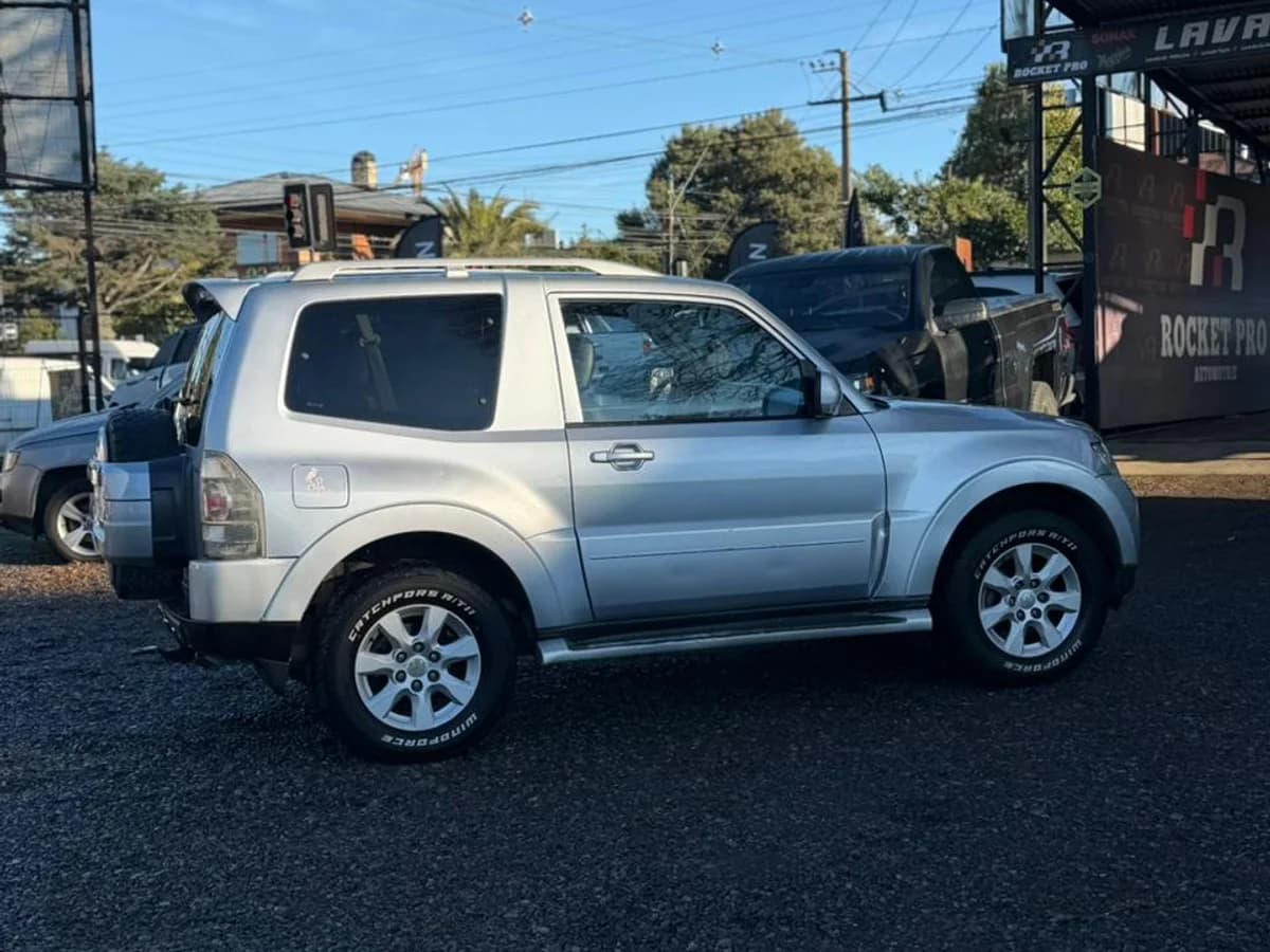 MITSUBISHI Montero 3.2 CR DIESEL 4X4 AT 3P 2011 - Imagen 5
