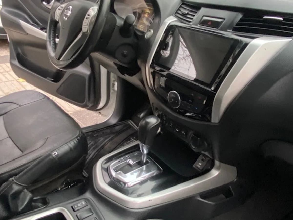 NISSAN NP300 4x4 2.3 Autom. 1 dueño. 2019 - Imagen 17