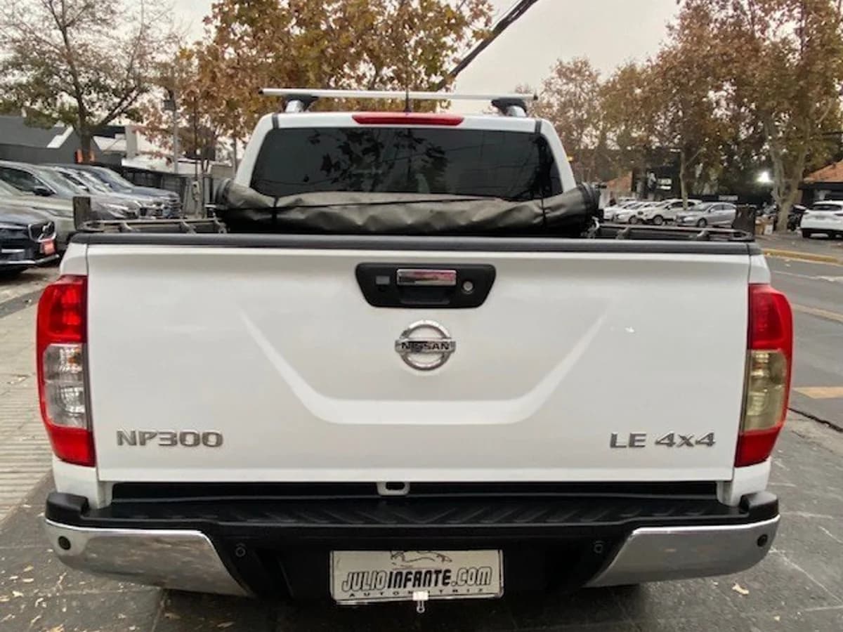 NISSAN NP300 4x4 2.3 Autom. 1 dueño. 2019 - Imagen 9