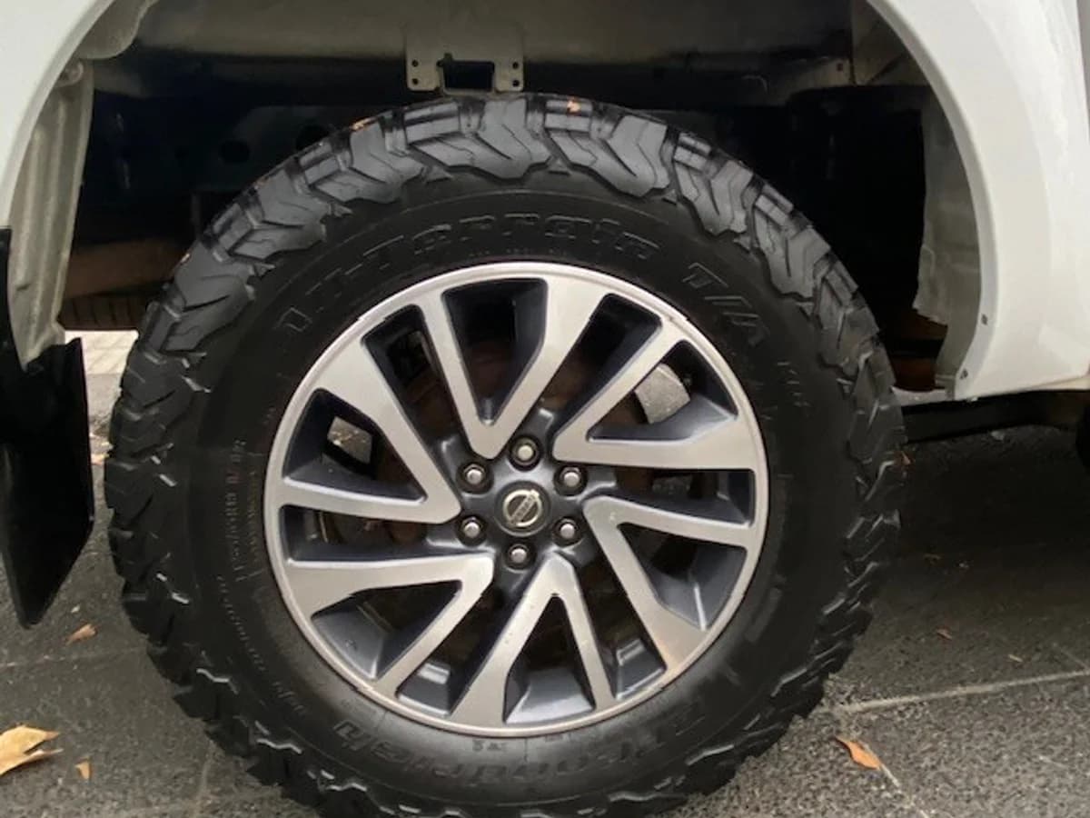 NISSAN NP300 4x4 2.3 Autom. 1 dueño. 2019 - Imagen 10