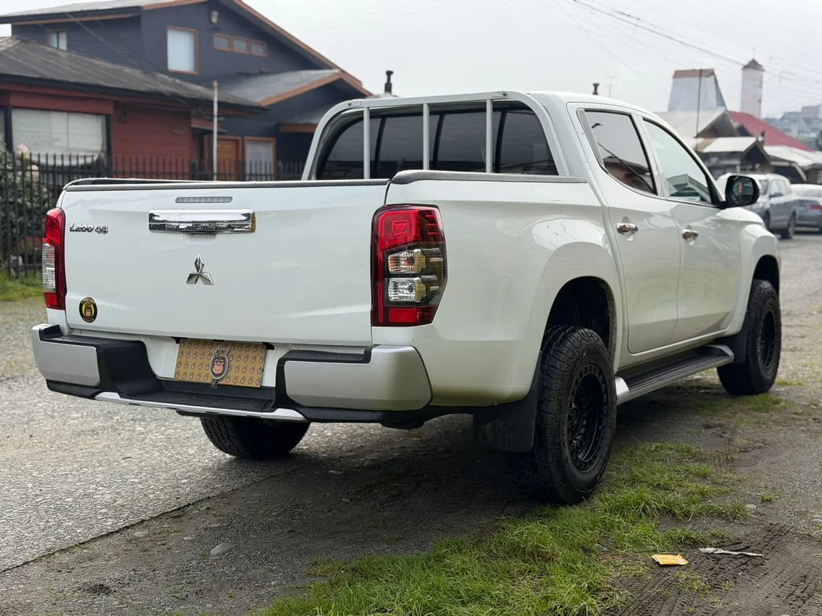 MITSUBISHI L200 KATANA 4X4 2.4 2022 - Imagen 6