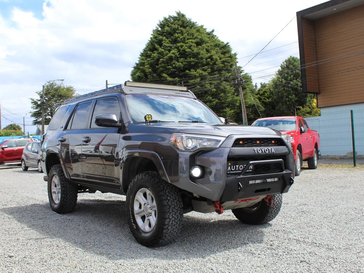 TOYOTA 4Runner 4X4 4.0 AUT 2019 - Imagen 4