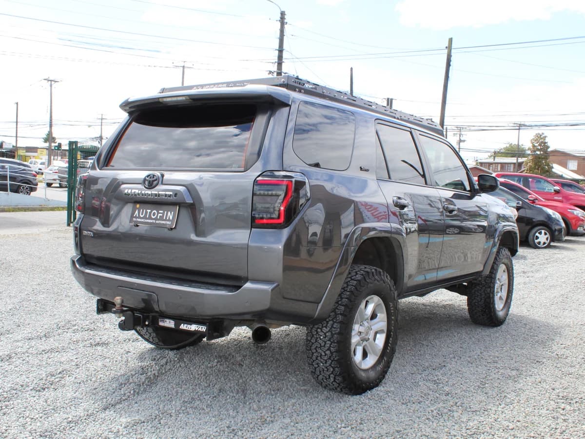 TOYOTA 4Runner 4X4 4.0 AUT 2019 - Imagen 8