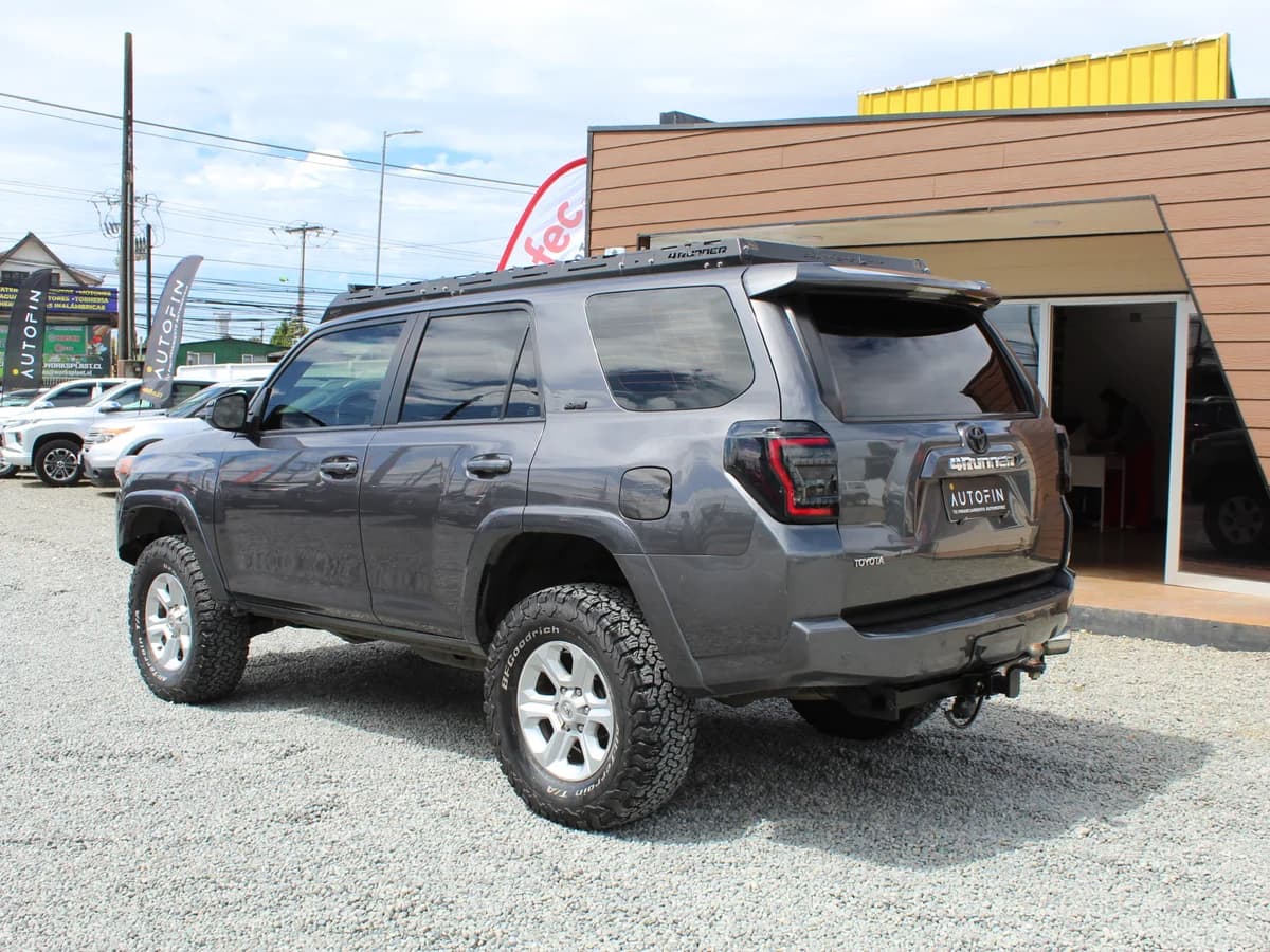 TOYOTA 4Runner 4X4 4.0 AUT 2019 - Imagen 9