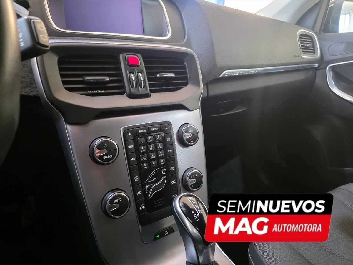 VOLVO V40 2.0 D2 DIESEL 2019 - Imagen 9