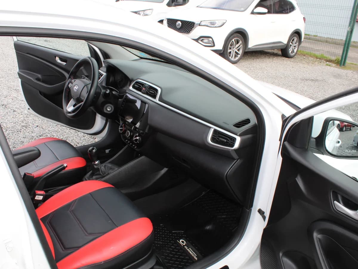 HYUNDAI Verna 1.4 CB 2021 - Imagen 5