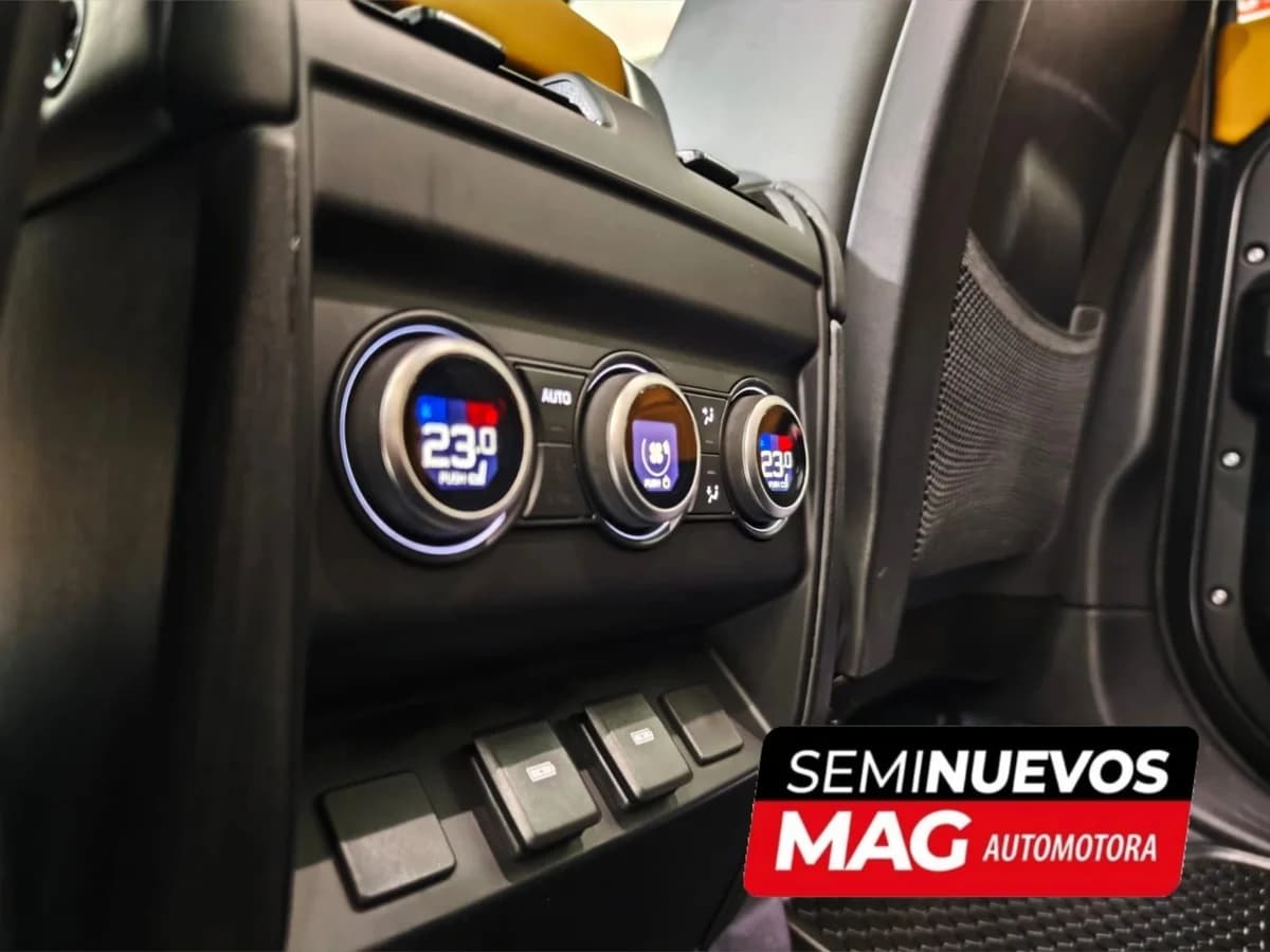 LAND ROVER DEFENDER 3.0 4X4 AT 3P 2024 - Imagen 8