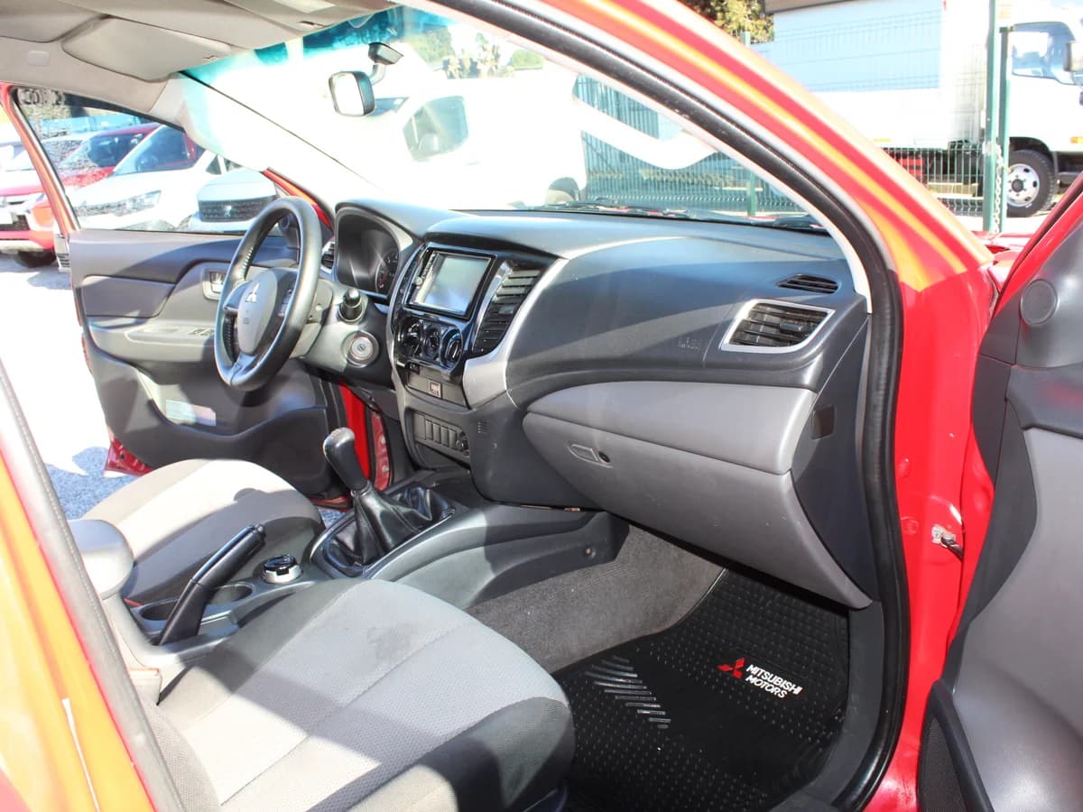 MITSUBISHI L200 2.4 4x4 2017 - Imagen 5