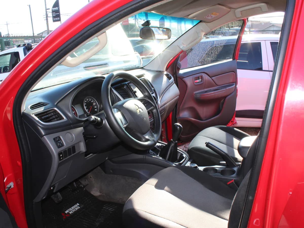 MITSUBISHI L200 2.4 4x4 2017 - Imagen 10