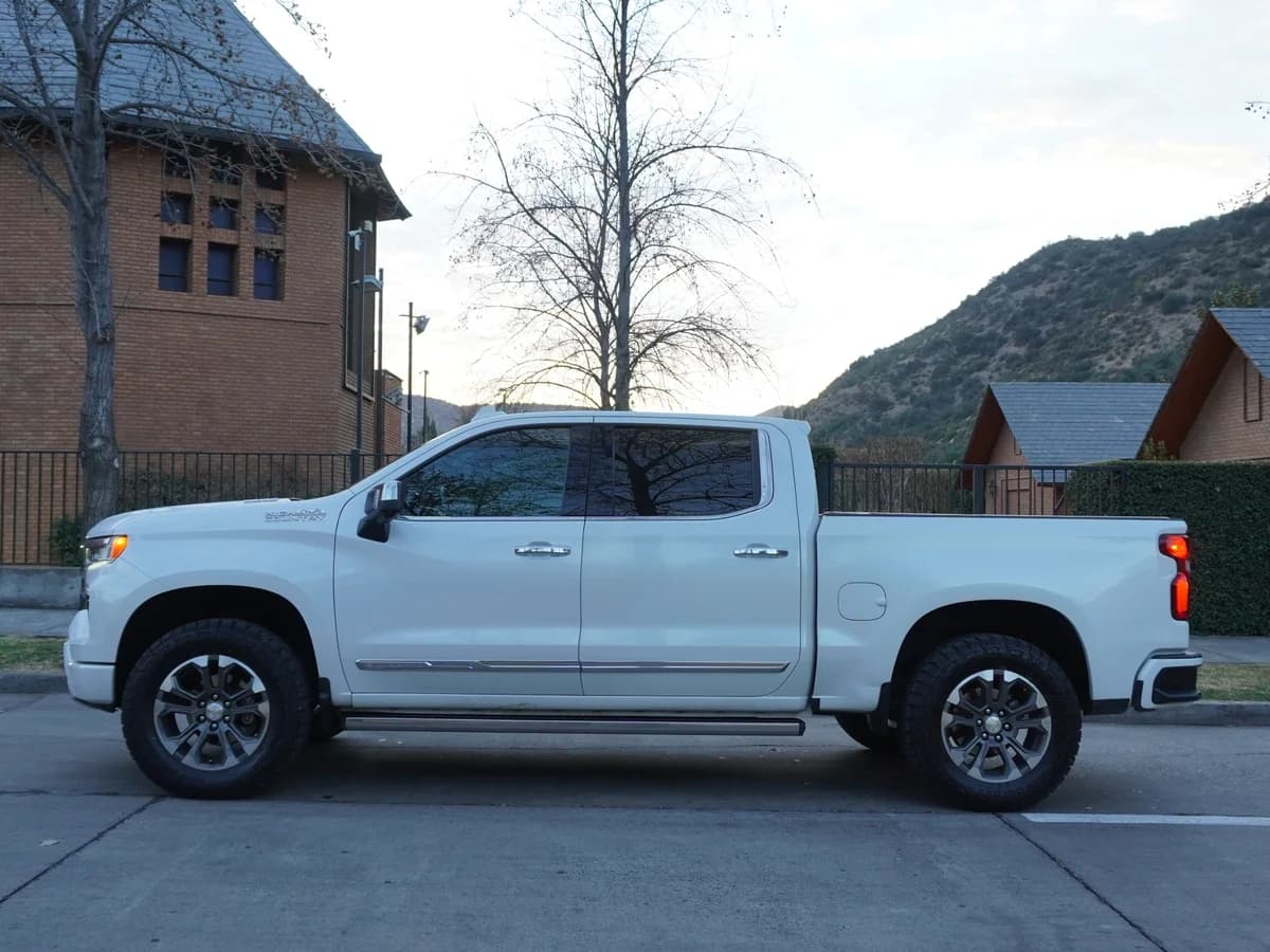 CHEVROLET Silverado Diesel 3.0L 4X4 AT 2023 - Imagen 8