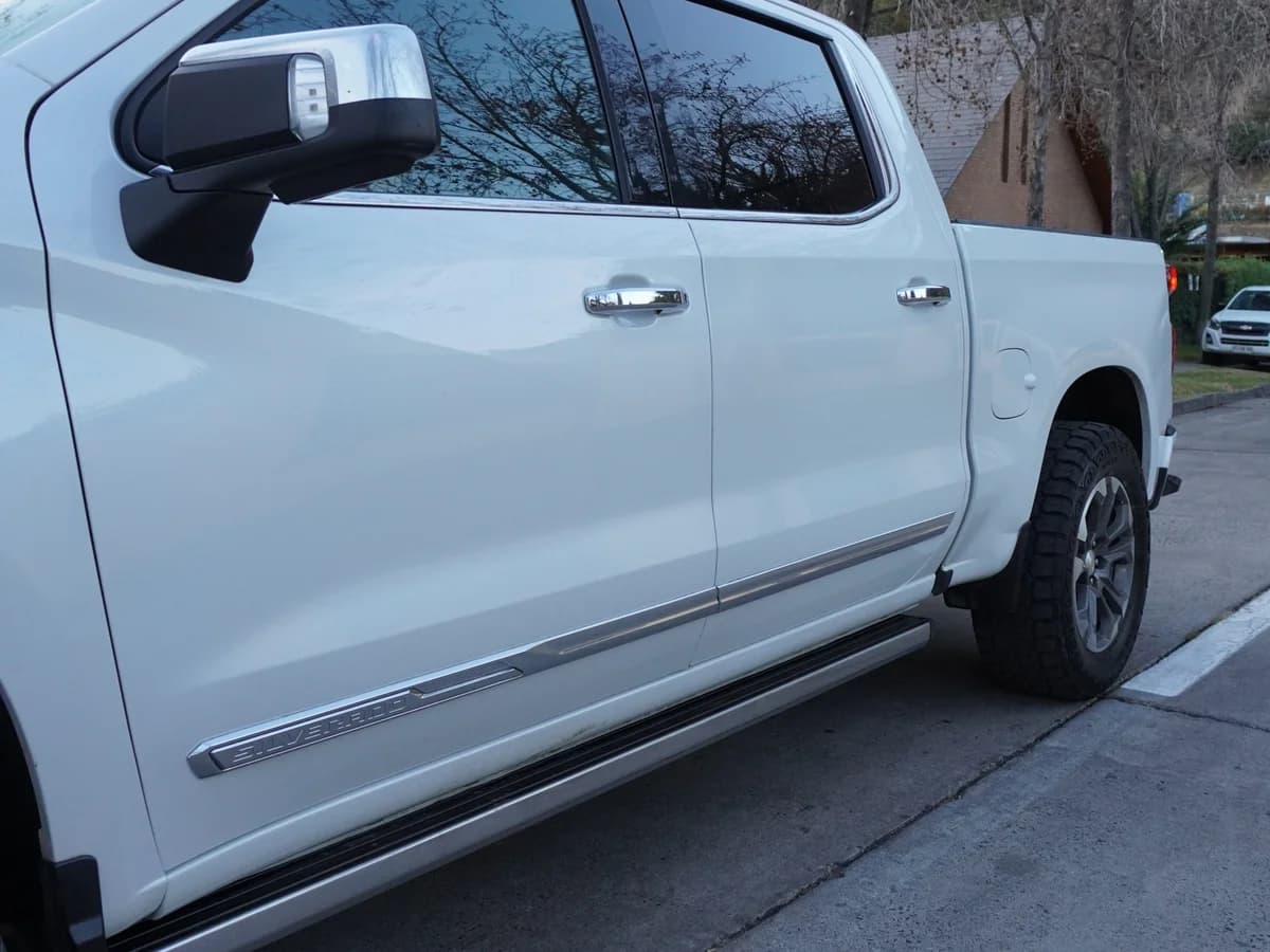CHEVROLET Silverado Diesel 3.0L 4X4 AT 2023 - Imagen 9