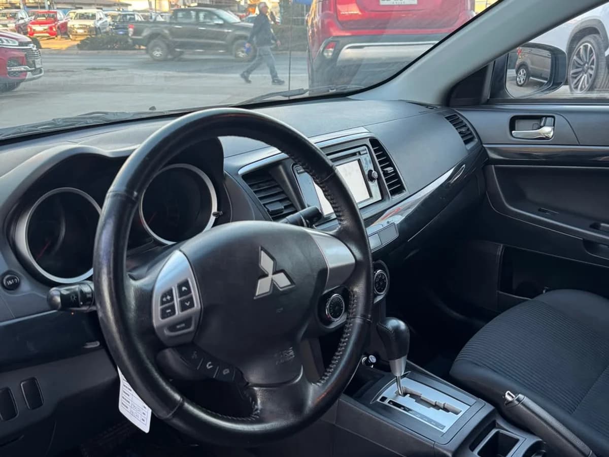 MITSUBISHI LANCER 1.6 RT 4X2 AT 4P 2015 - Imagen 8