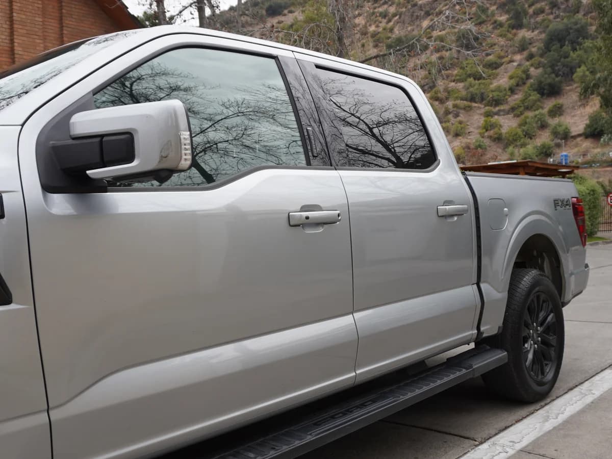 FORD F 150 LARIAT BLACK 5.0 V8 2025 Facturable - Imagen 10