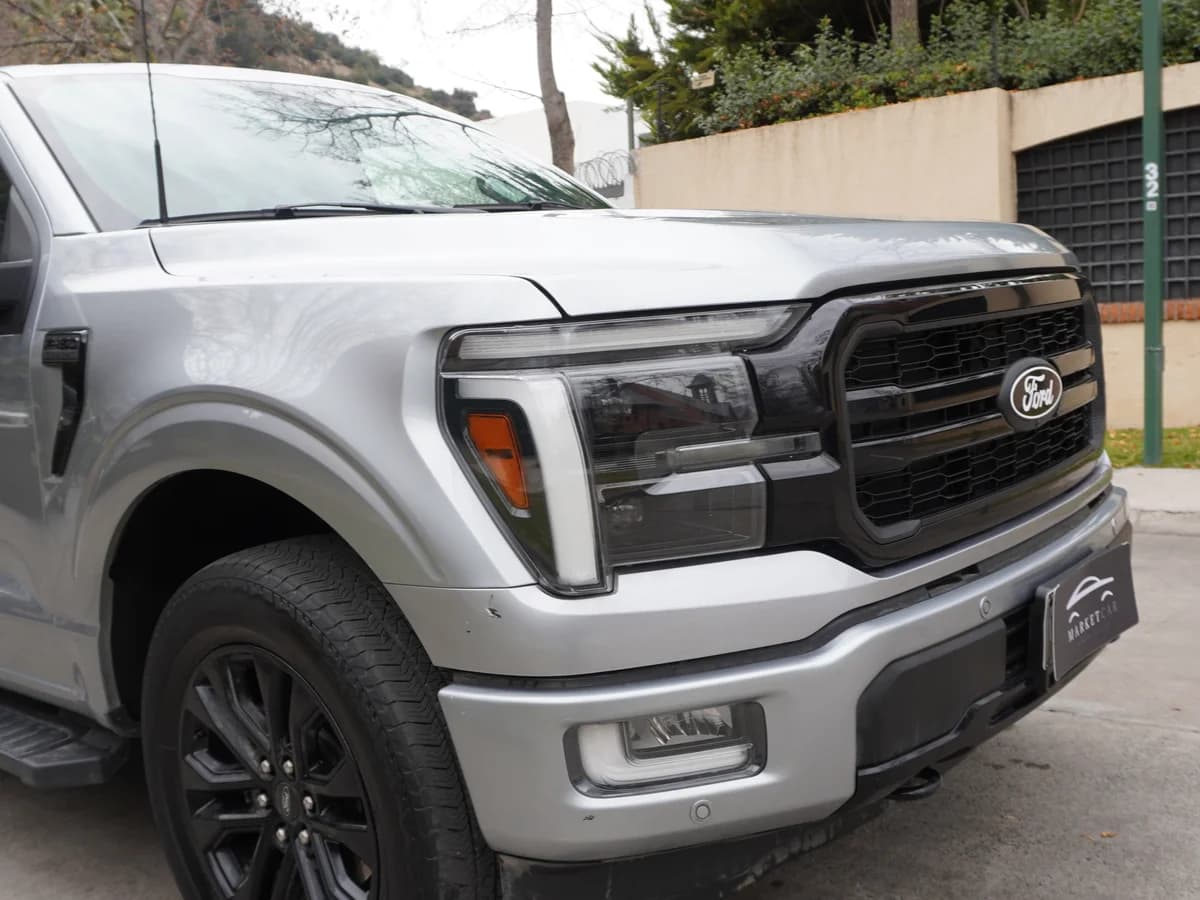 FORD F 150 LARIAT BLACK 5.0 V8 2025 Facturable - Imagen 12