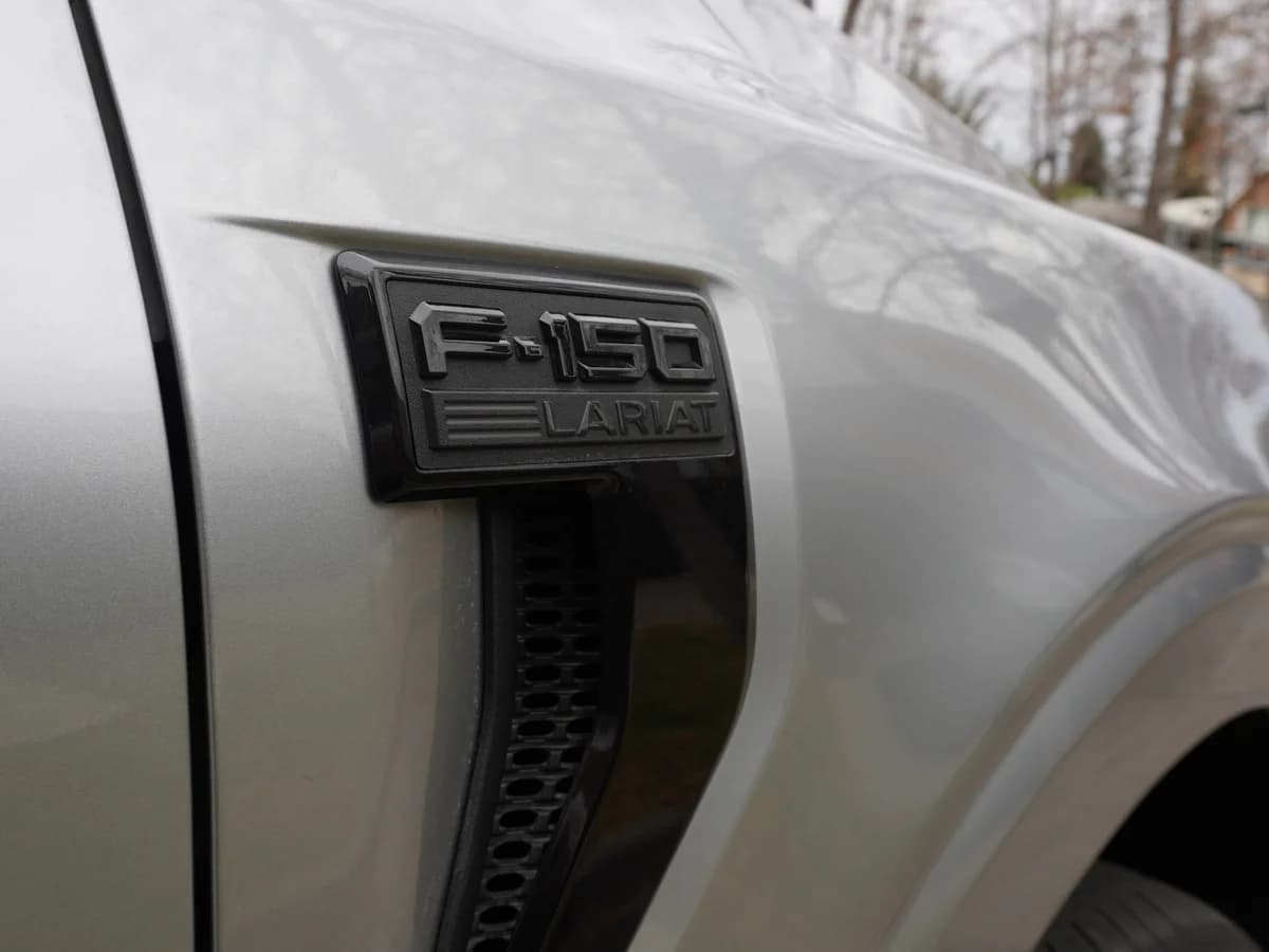 FORD F 150 LARIAT BLACK 5.0 V8 2025 Facturable - Imagen 14