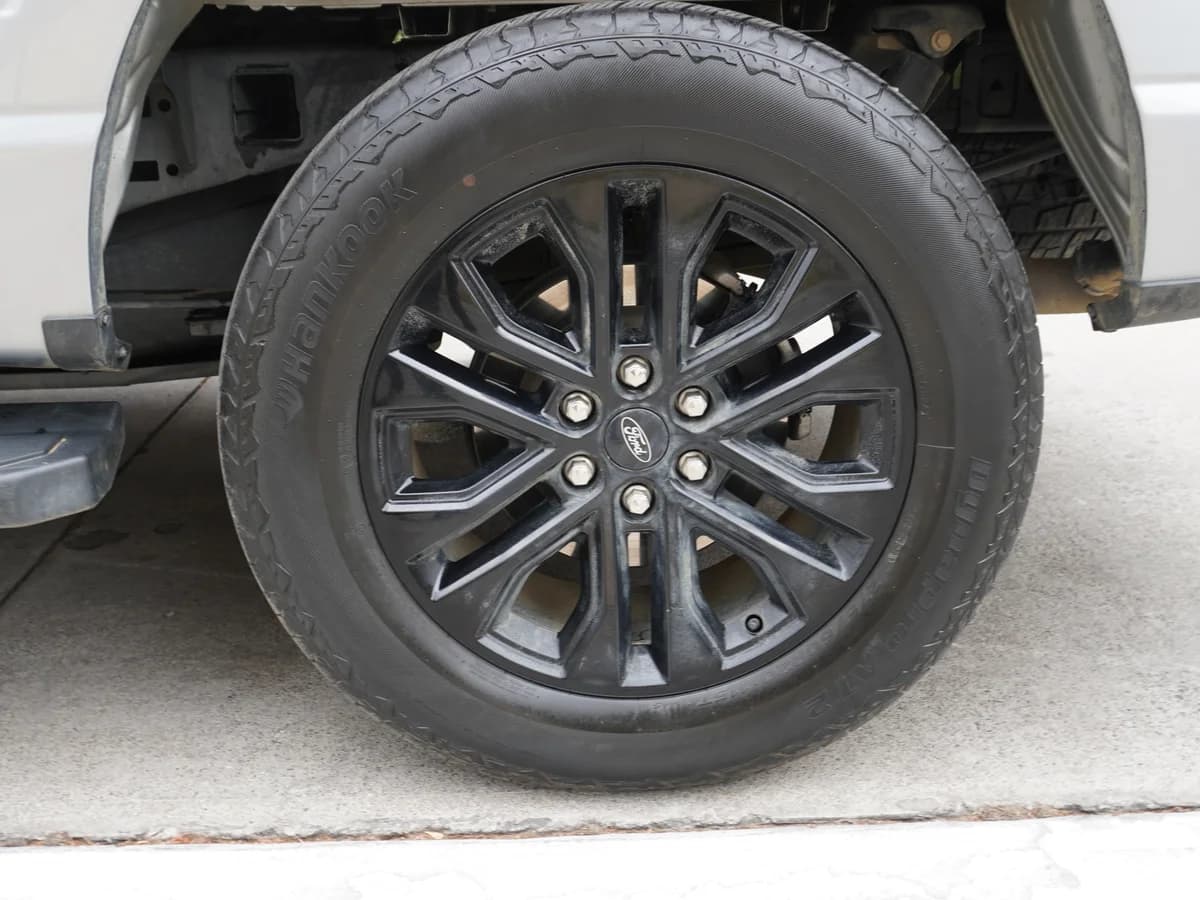 FORD F 150 LARIAT BLACK 5.0 V8 2025 Facturable - Imagen 24