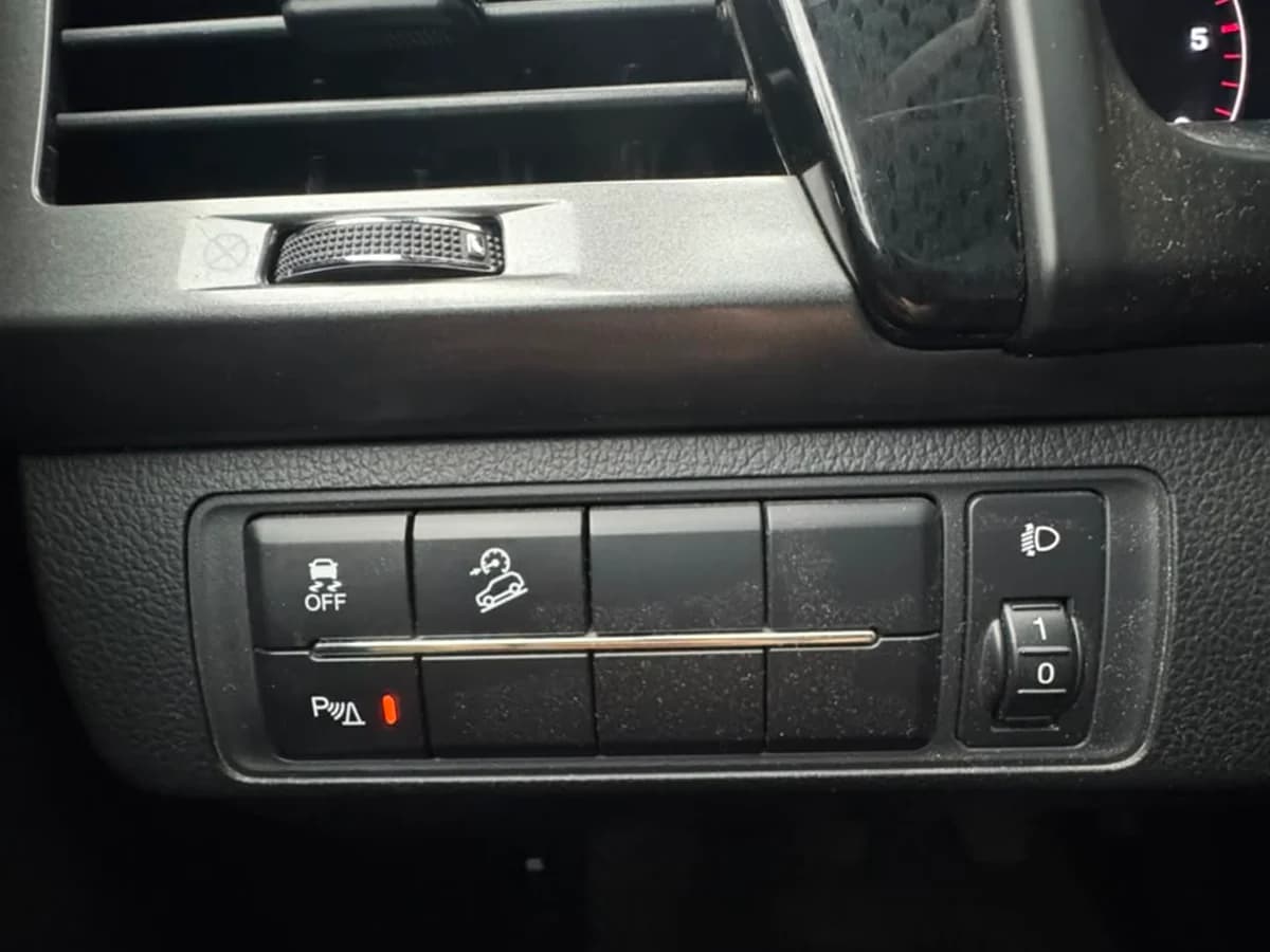 SSANGYONG NEW MUSSO GRAND GLX 2.2 MT6 4X2 DIESEL AÑO 2022 - Imagen 23