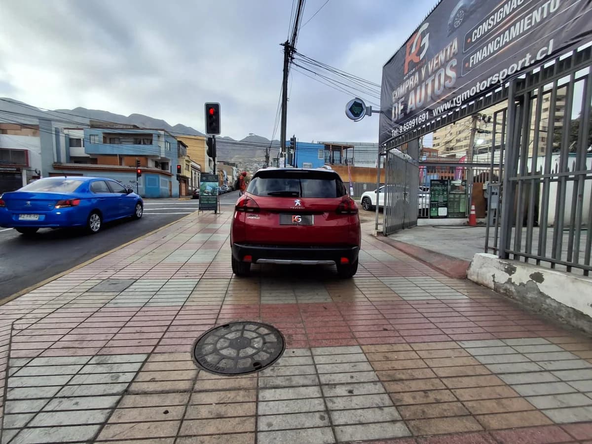 PEUGEOT 2008 ALLURE BLUEHDI 1.6 2018 - Imagen 5