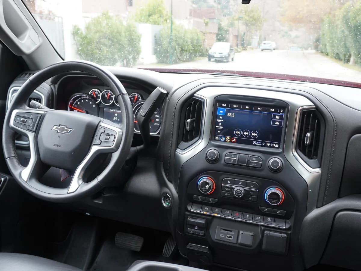 Checrolet Silverado Trail Boss 5.3 LTS Año 2021 - Imagen 18