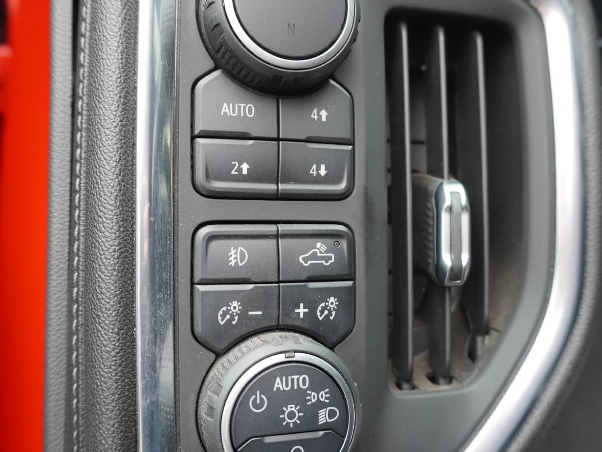 Checrolet Silverado Trail Boss 5.3 LTS Año 2021 - Imagen 28
