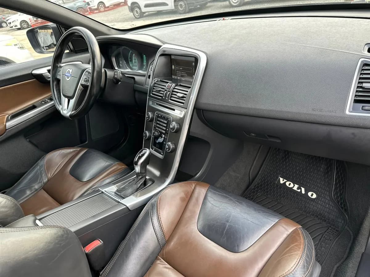 VOLVO Xc60 2.0 T5 PLUS AUT LIMITED 2015 - Imagen 9