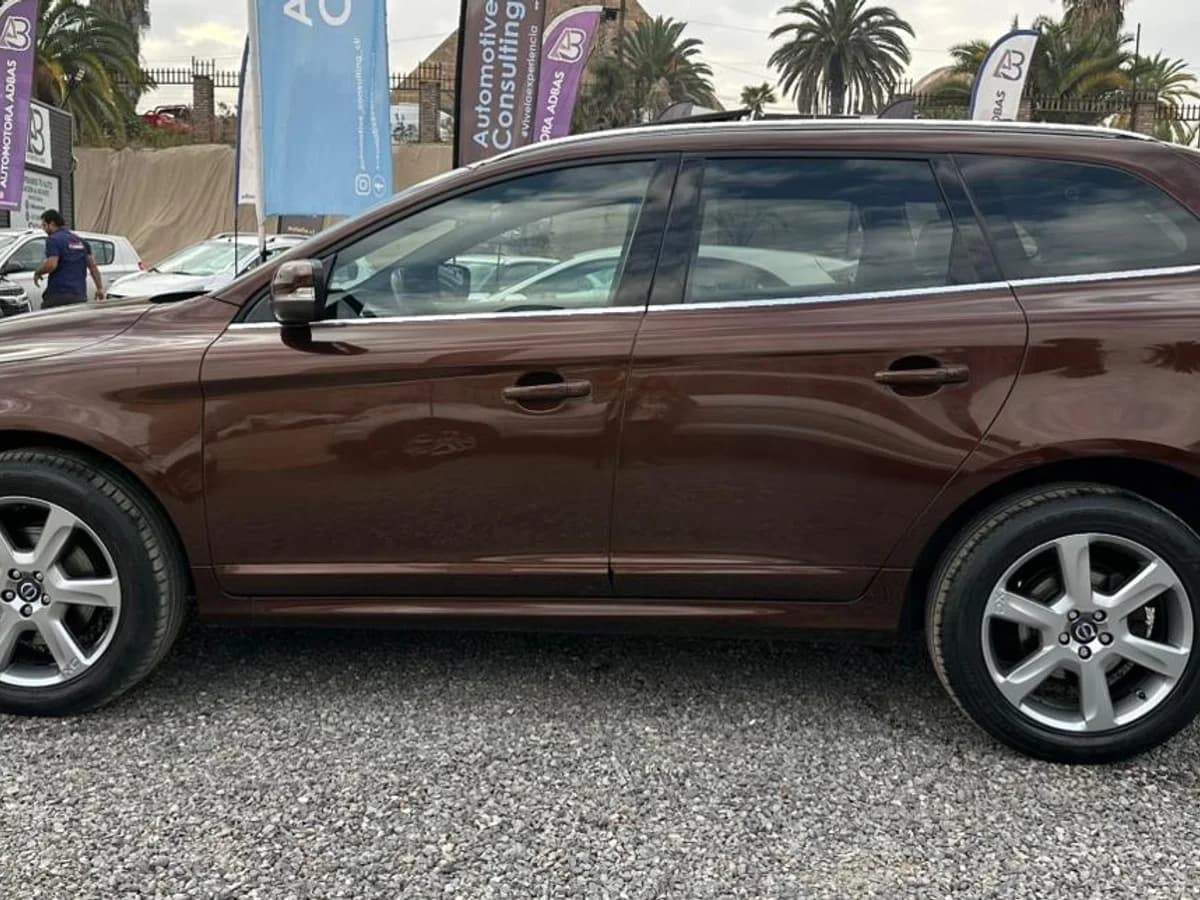 VOLVO Xc60 2.0 T5 PLUS AUT LIMITED 2015 - Imagen 16