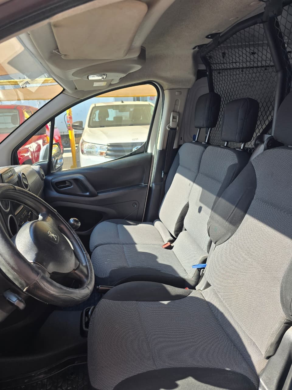 PEUGEOT Partner Maxi HDi 1.6 2017 - Imagen 5