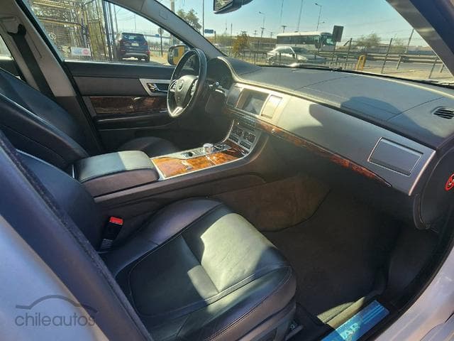 JAGUAR Xf 2.0 Turbo Look R 2015 - Imagen 7