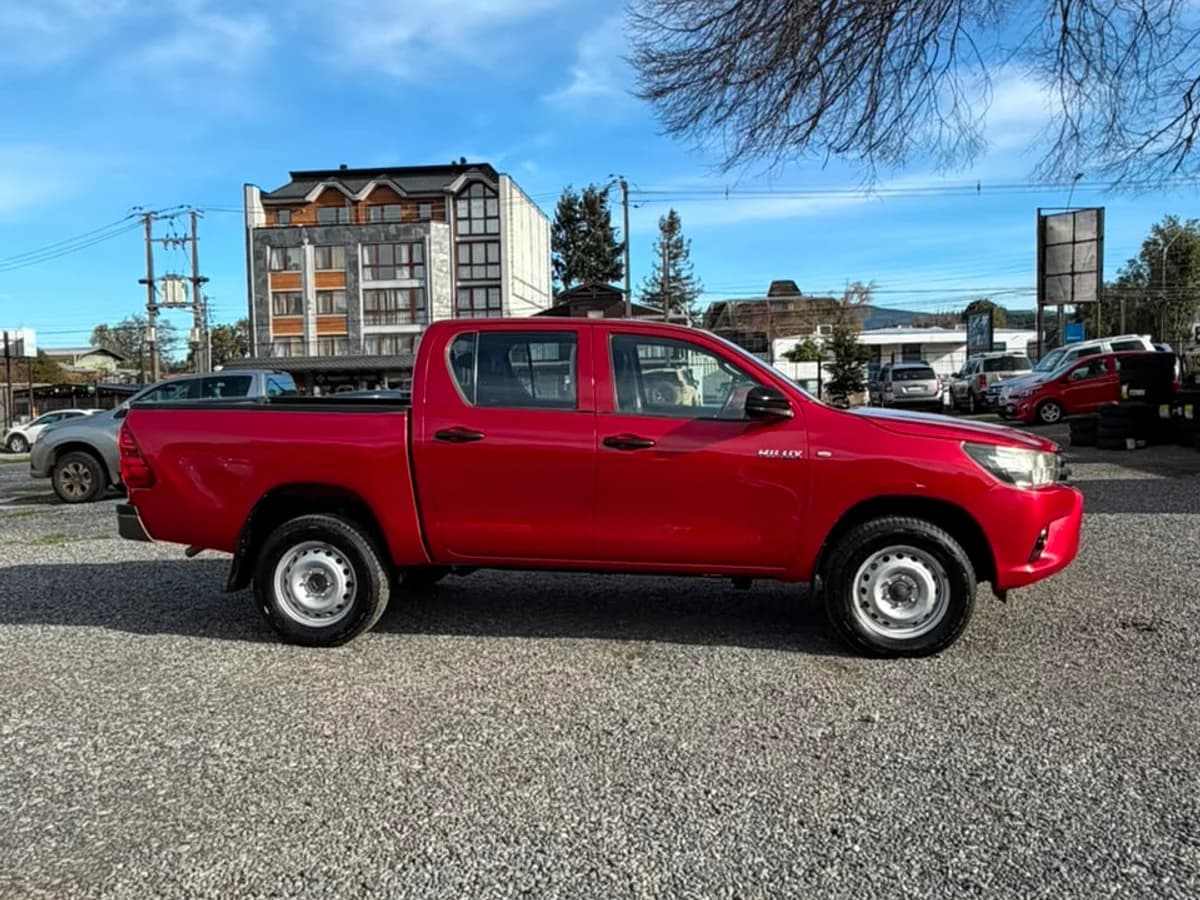 TOYOTA HILUX 2023 - Imagen 2