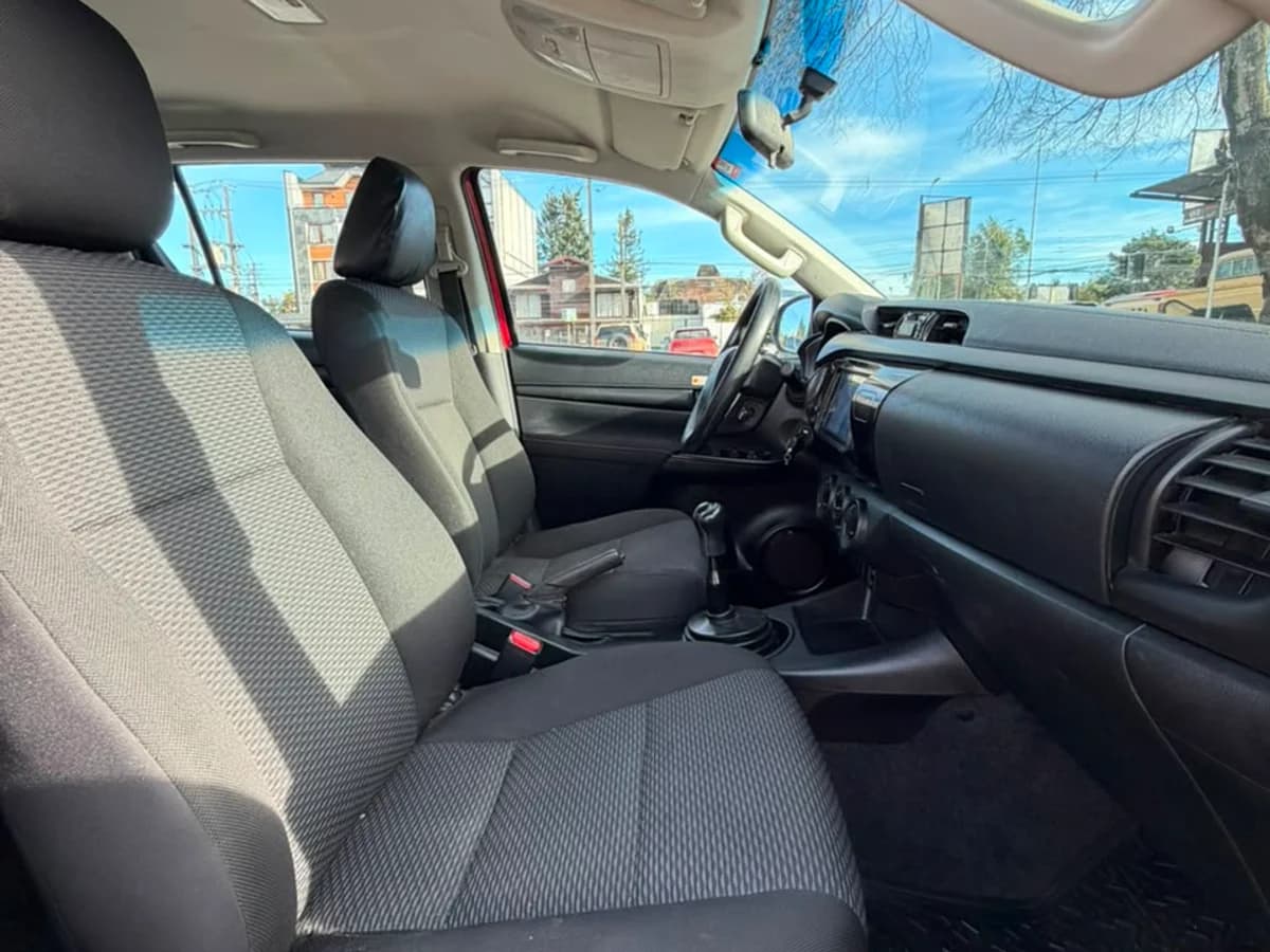 TOYOTA HILUX 2023 - Imagen 6