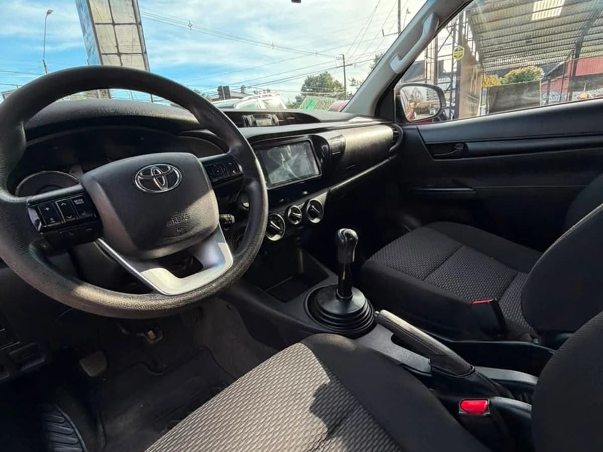 TOYOTA HILUX 2023 - Imagen 10