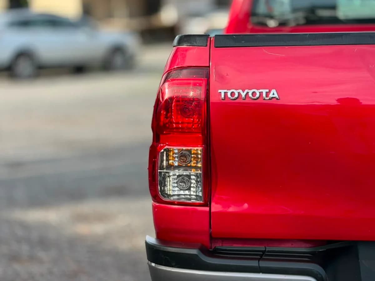 TOYOTA HILUX 2023 - Imagen 13