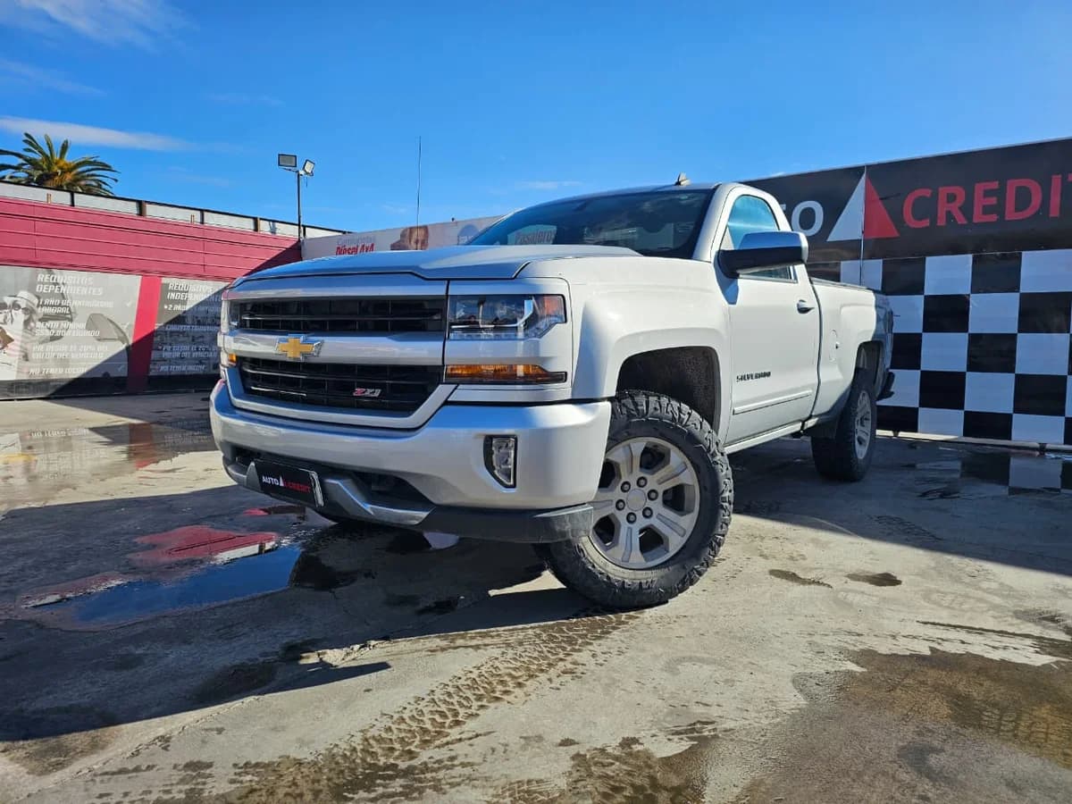 CHEVROLET SILVERADO RC 4X4 2018 - Imagen 1
