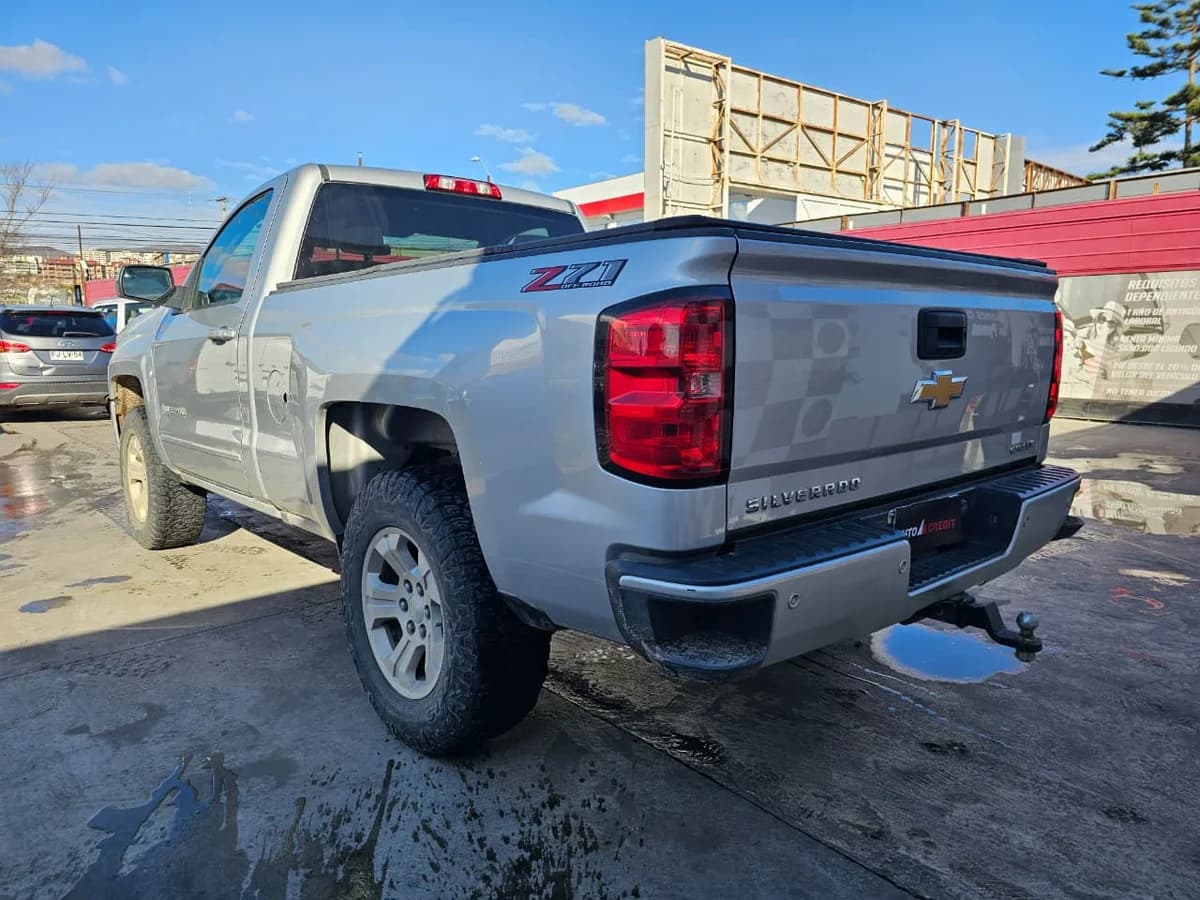 CHEVROLET SILVERADO RC 4X4 2018 - Imagen 3