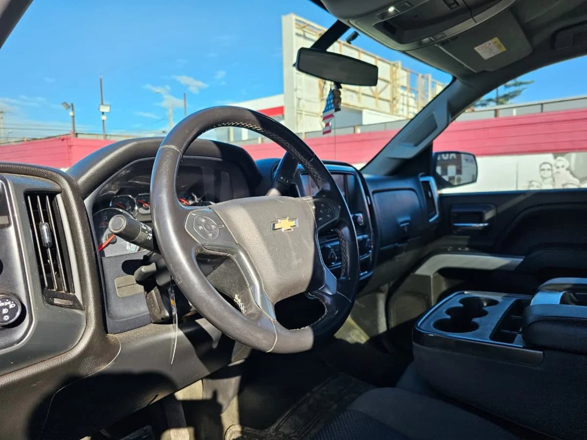 CHEVROLET SILVERADO RC 4X4 2018 - Imagen 6
